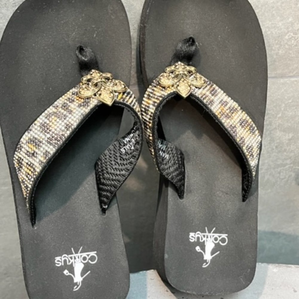 Super cute brand new flip flops